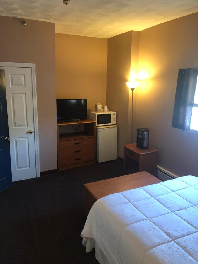 Rally Point Inn & Pub Фоксборо Экстерьер фото