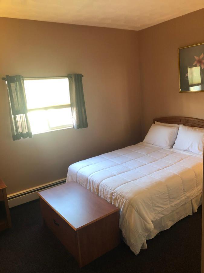 Rally Point Inn & Pub Фоксборо Экстерьер фото